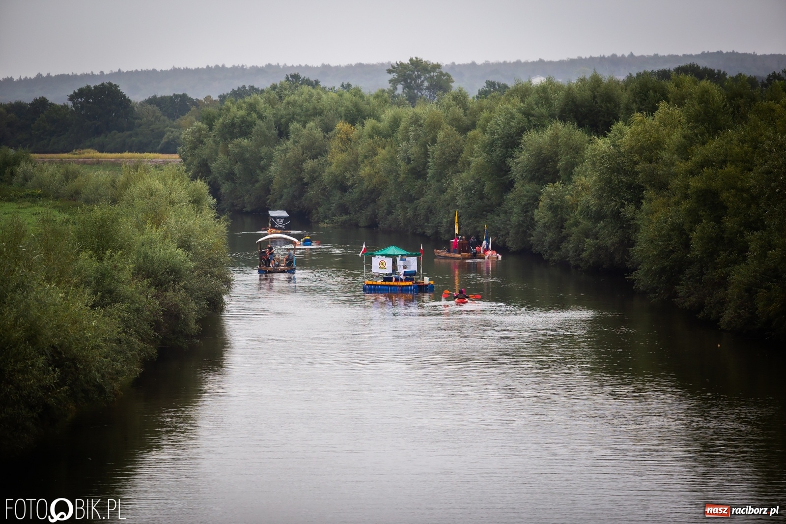 Zdjęcie w galerii na portalu naszraciborz.pl: Grill w polonezie, trumna i koronawirus. Pływadło 2020 [FOTO i WIDEO] wiadomości z regionu