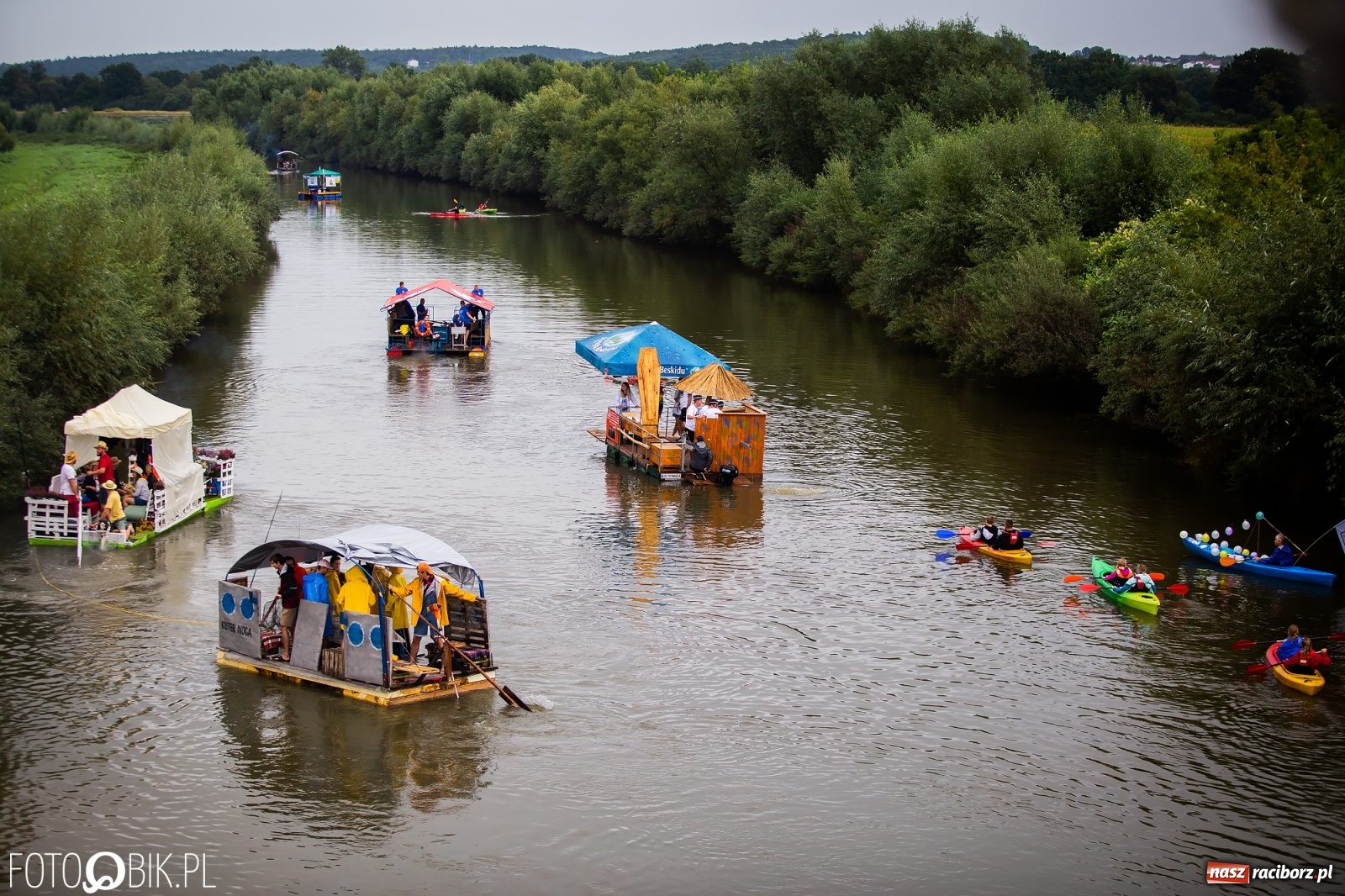 Zdjęcie w galerii na portalu naszraciborz.pl: Grill w polonezie, trumna i koronawirus. Pływadło 2020 [FOTO i WIDEO] wiadomości z regionu