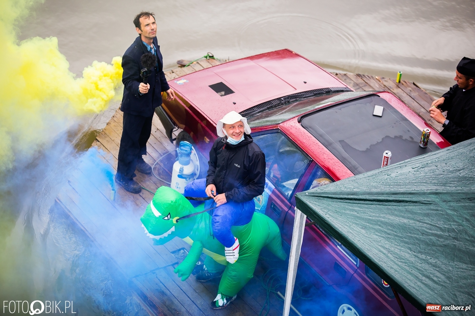 Zdjęcie w galerii na portalu naszraciborz.pl: Grill w polonezie, trumna i koronawirus. Pływadło 2020 [FOTO i WIDEO] wiadomości z regionu