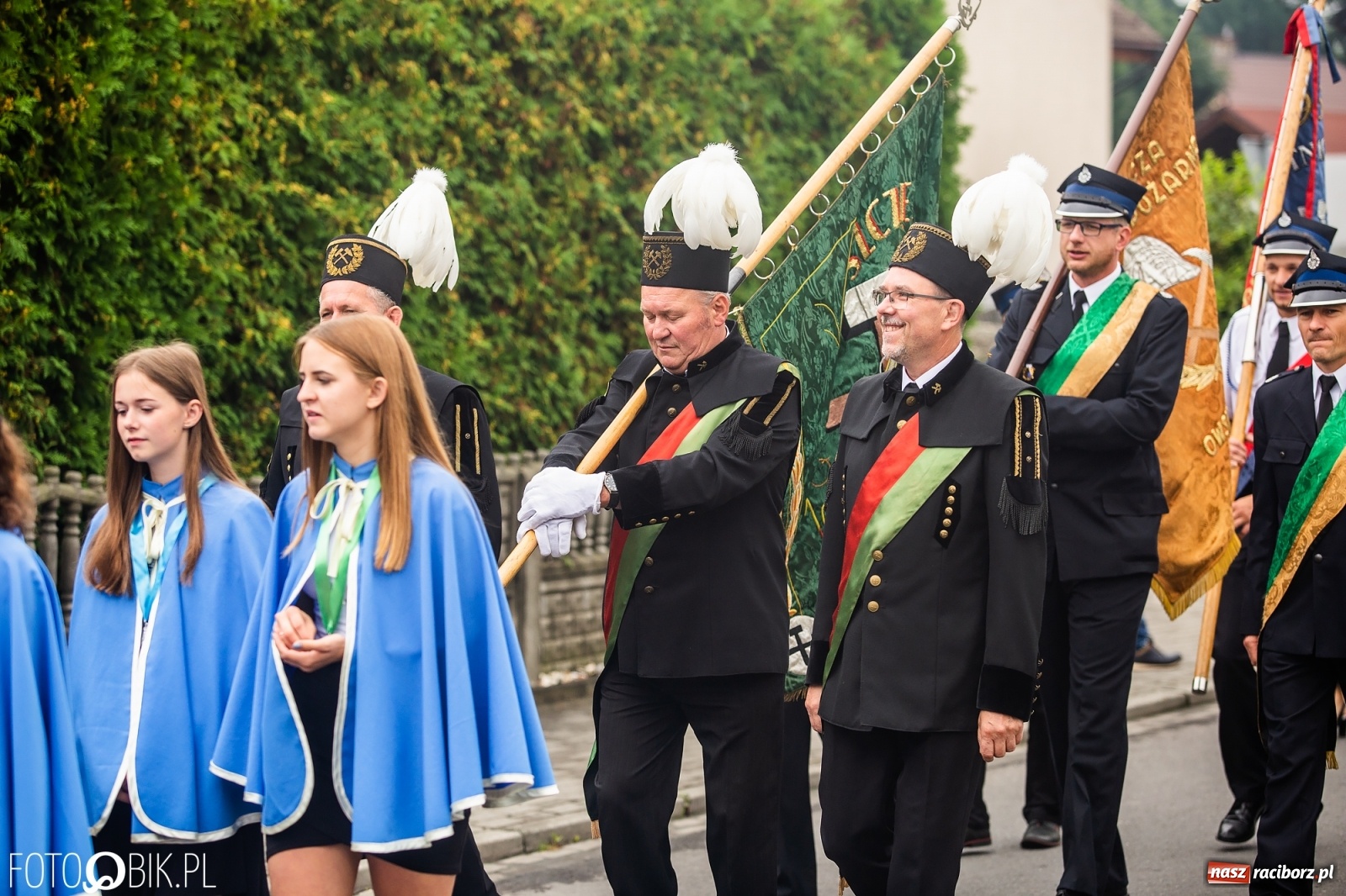 Zdjęcie w galerii na portalu naszraciborz.pl: Owsiszcze. Z koroną dożynkową na Mszę św. dziękczynną [FOTO] wiadomości z regionu