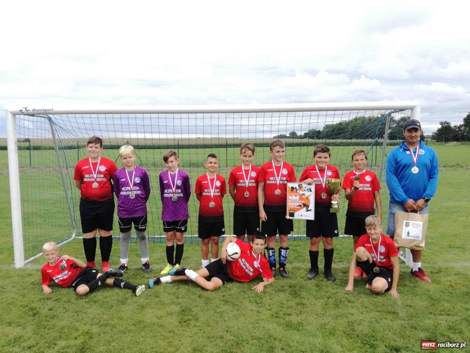 Zdjęcie w galerii na portalu naszraciborz.pl: Młodziki LKS Markowice wicemistrzami Europy wiadomości z regionu