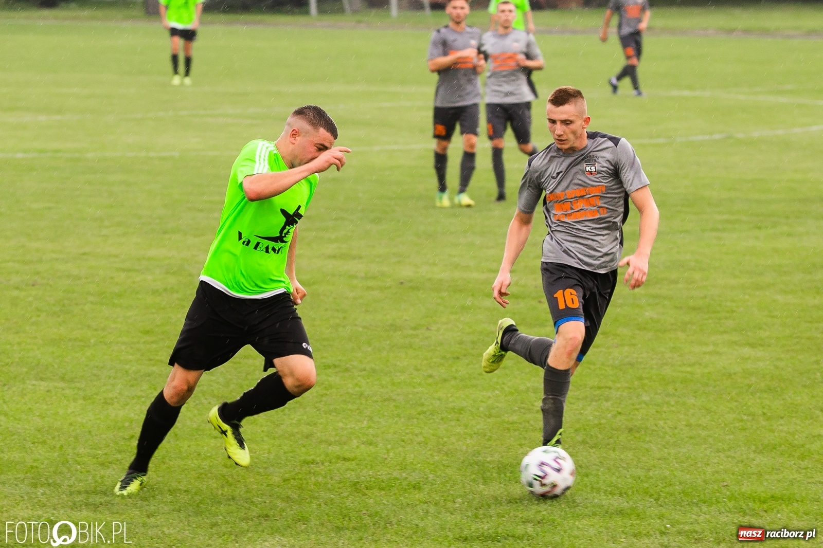 Zdjęcie w galerii na portalu naszraciborz.pl: Mecz na szczycie dla Tworkowa. Naprzód kończył w dziesięciu [FOTO] wiadomości z regionu