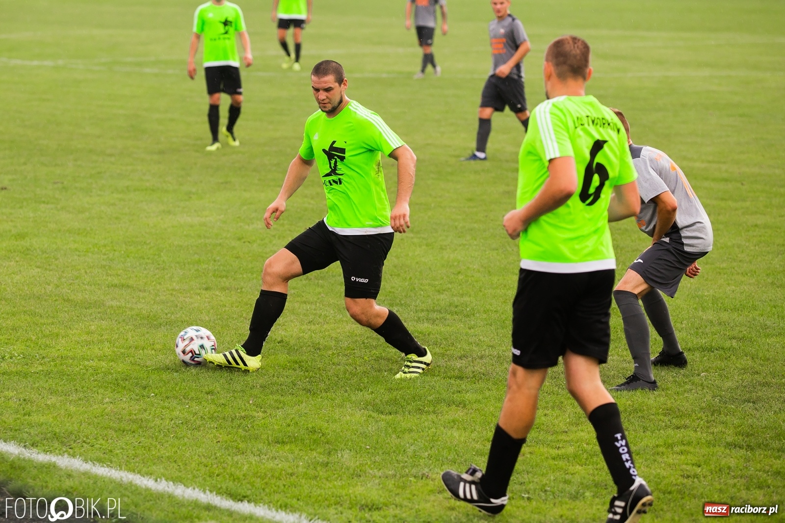 Zdjęcie w galerii na portalu naszraciborz.pl: Mecz na szczycie dla Tworkowa. Naprzód kończył w dziesięciu [FOTO] wiadomości z regionu