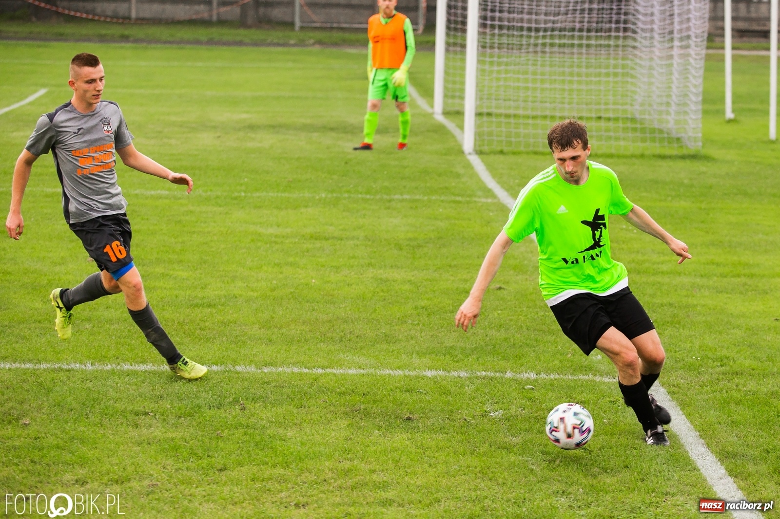 Zdjęcie w galerii na portalu naszraciborz.pl: Mecz na szczycie dla Tworkowa. Naprzód kończył w dziesięciu [FOTO] wiadomości z regionu