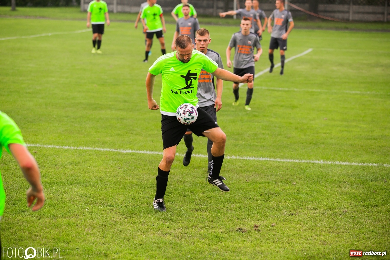 Zdjęcie w galerii na portalu naszraciborz.pl: Mecz na szczycie dla Tworkowa. Naprzód kończył w dziesięciu [FOTO] wiadomości z regionu