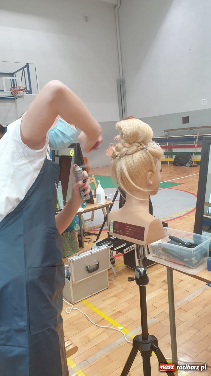 Zdjęcie w galerii na portalu naszraciborz.pl: Fryzjerski egzamin czeladniczy w Raciborzu  wiadomości z regionu