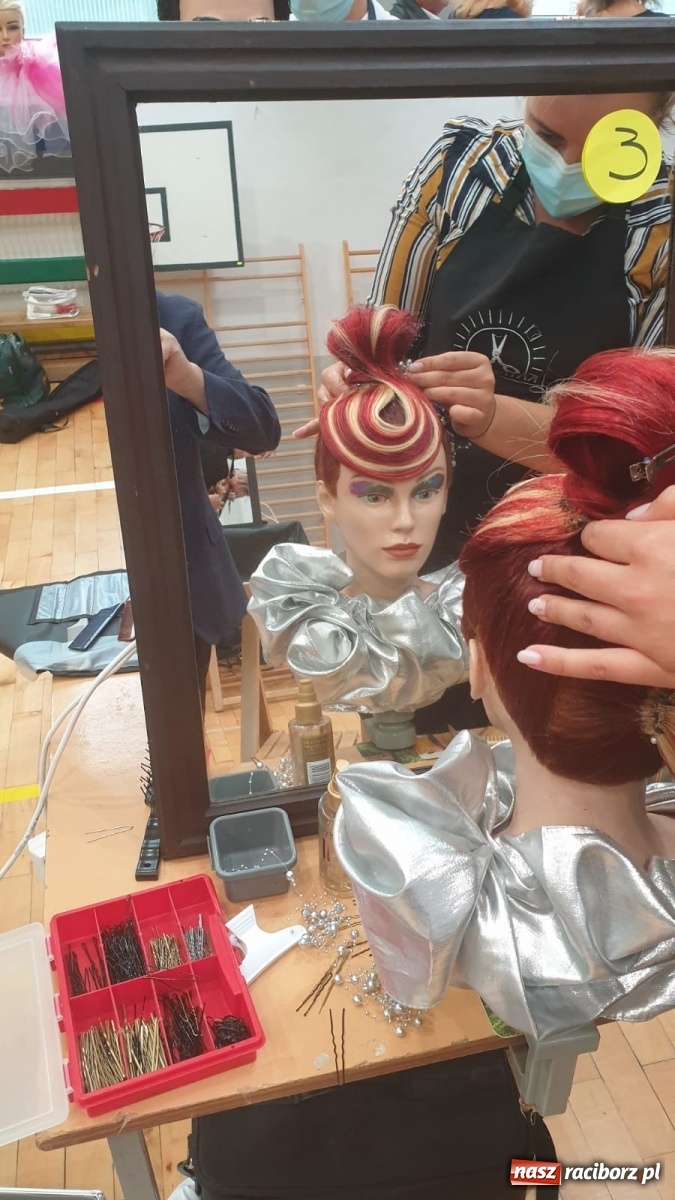 Zdjęcie w galerii na portalu naszraciborz.pl: Fryzjerski egzamin czeladniczy w Raciborzu  wiadomości z regionu