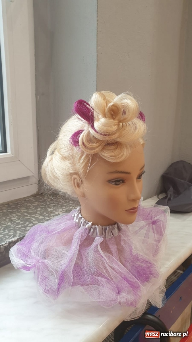 Zdjęcie w galerii na portalu naszraciborz.pl: Fryzjerski egzamin czeladniczy w Raciborzu  wiadomości z regionu