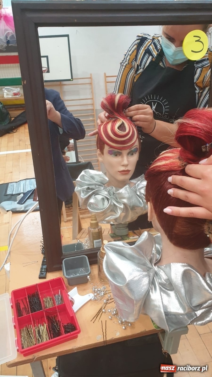 Zdjęcie w galerii na portalu naszraciborz.pl: Fryzjerski egzamin czeladniczy w Raciborzu  wiadomości z regionu