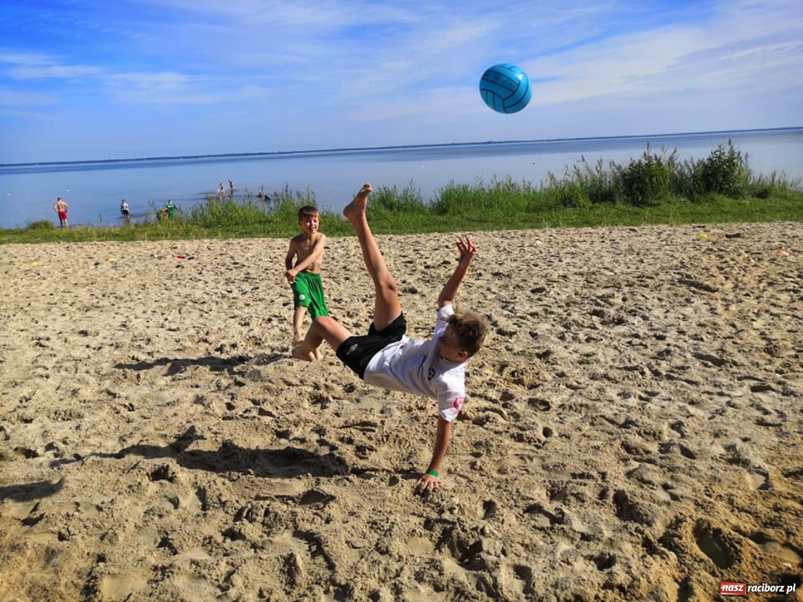 Zdjęcie w galerii na portalu naszraciborz.pl: Grupy młodzieżowe LKS Tworków na obozie piłkarskim w Pucku [FOTO] wiadomości z regionu