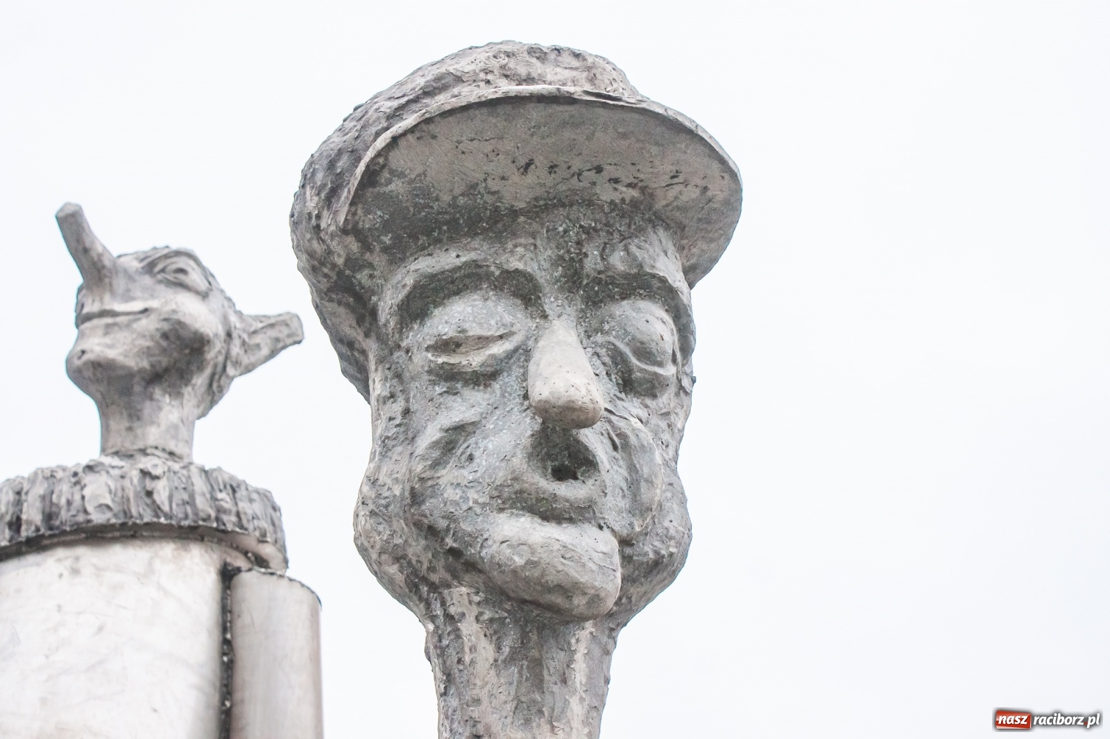 Zdjęcie w galerii na portalu naszraciborz.pl: Tajemnicze rzeźby na raciborskim Rynku [FOTO] wiadomości z regionu