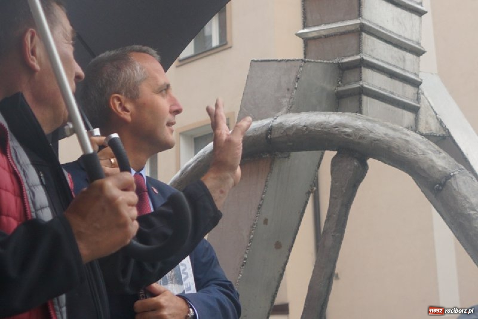 Zdjęcie w galerii na portalu naszraciborz.pl: Tajemnicze rzeźby na raciborskim Rynku [FOTO] wiadomości z regionu