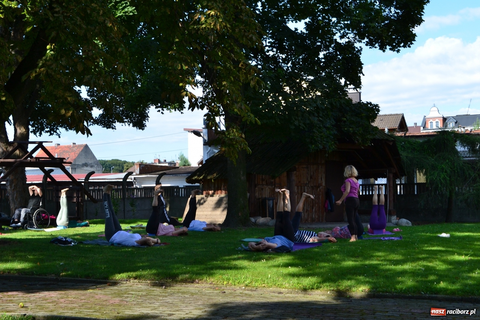 Zdjęcie w galerii na portalu naszraciborz.pl: Joga z elementami teatru na zakończenie wakacji wiadomości z regionu