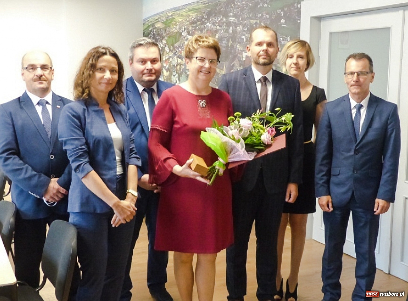 Zdjęcie w galerii na portalu naszraciborz.pl: Pożegnano legendę krzanowickiej oświaty wiadomości z regionu