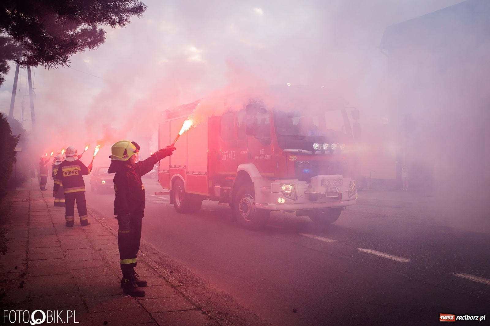 Zdjęcie w galerii na portalu naszraciborz.pl: W remizie OSP Zawada Książęca zaparkowało dziś nowiutkie volvo [FOTO i WIDEO] wiadomości z regionu