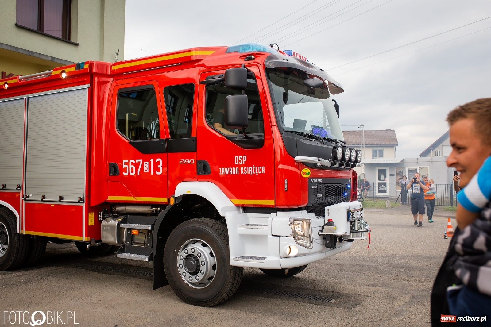 Zdjęcie w galerii na portalu naszraciborz.pl: W remizie OSP Zawada Książęca zaparkowało dziś nowiutkie volvo [FOTO i WIDEO] wiadomości z regionu