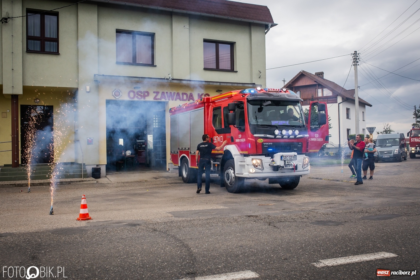 Zdjęcie w galerii na portalu naszraciborz.pl: W remizie OSP Zawada Książęca zaparkowało dziś nowiutkie volvo [FOTO i WIDEO] wiadomości z regionu