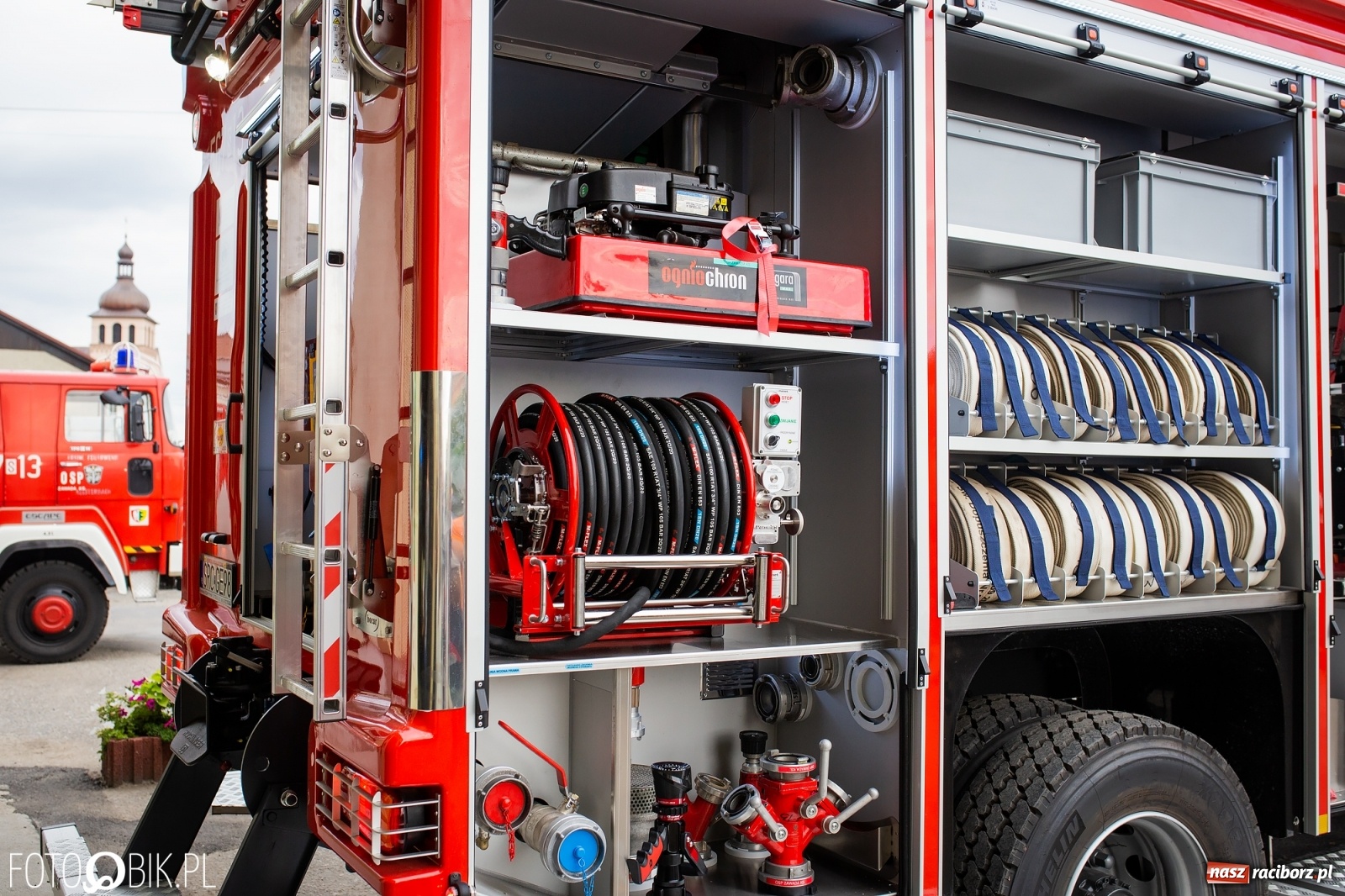 Zdjęcie w galerii na portalu naszraciborz.pl: W remizie OSP Zawada Książęca zaparkowało dziś nowiutkie volvo [FOTO i WIDEO] wiadomości z regionu