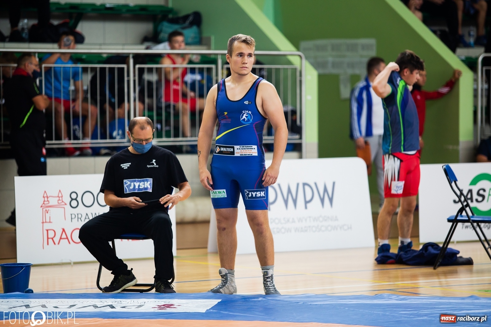 Zdjęcie w galerii na portalu naszraciborz.pl: W Arenie Rafako trwają Mistrzostwa Polski Juniorów w Zapasach  wiadomości z regionu