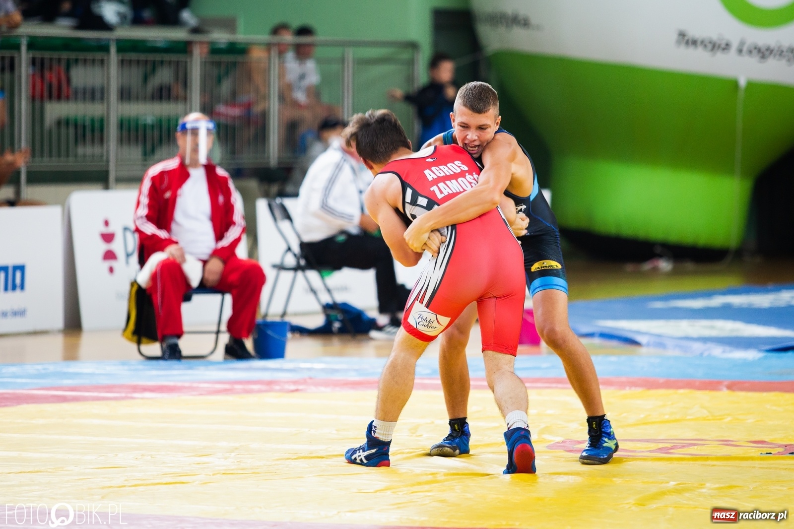 Zdjęcie w galerii na portalu naszraciborz.pl: W Arenie Rafako trwają Mistrzostwa Polski Juniorów w Zapasach  wiadomości z regionu