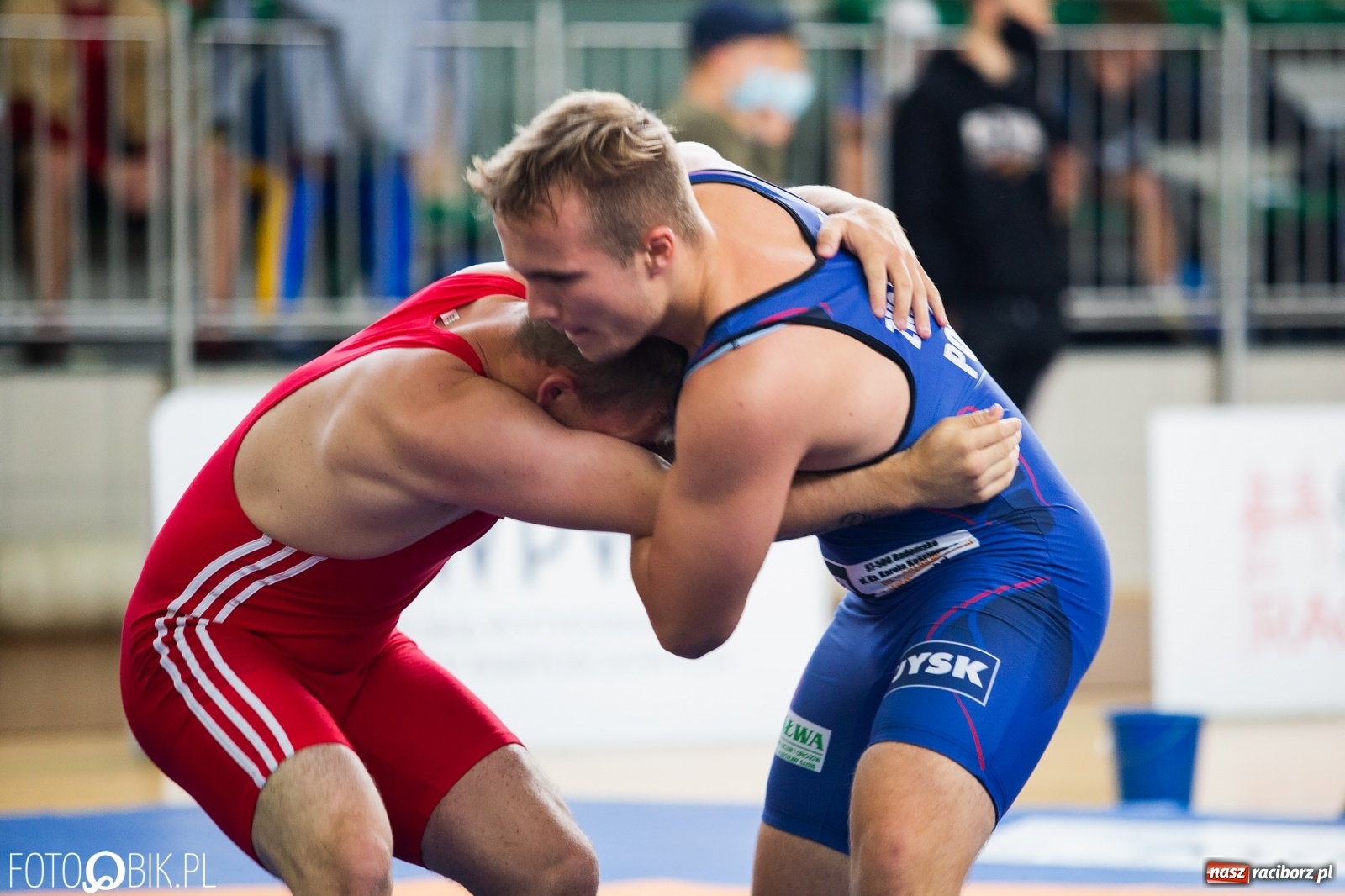 Zdjęcie w galerii na portalu naszraciborz.pl: W Arenie Rafako trwają Mistrzostwa Polski Juniorów w Zapasach  wiadomości z regionu