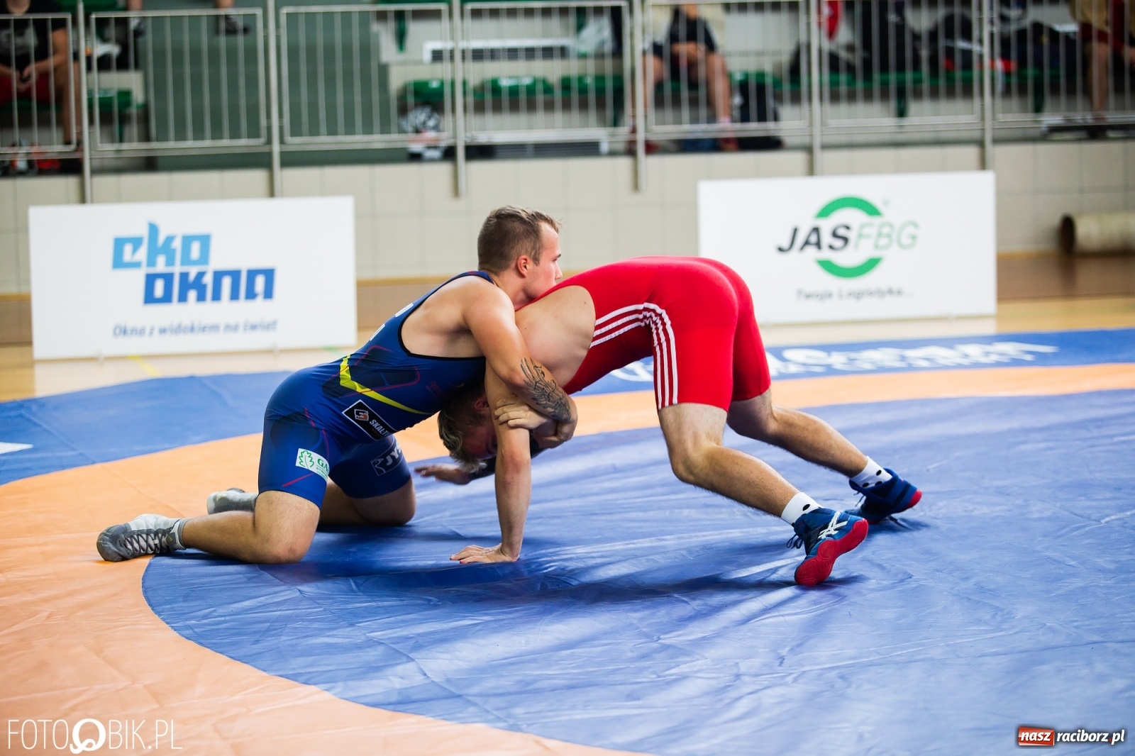 Zdjęcie w galerii na portalu naszraciborz.pl: W Arenie Rafako trwają Mistrzostwa Polski Juniorów w Zapasach  wiadomości z regionu