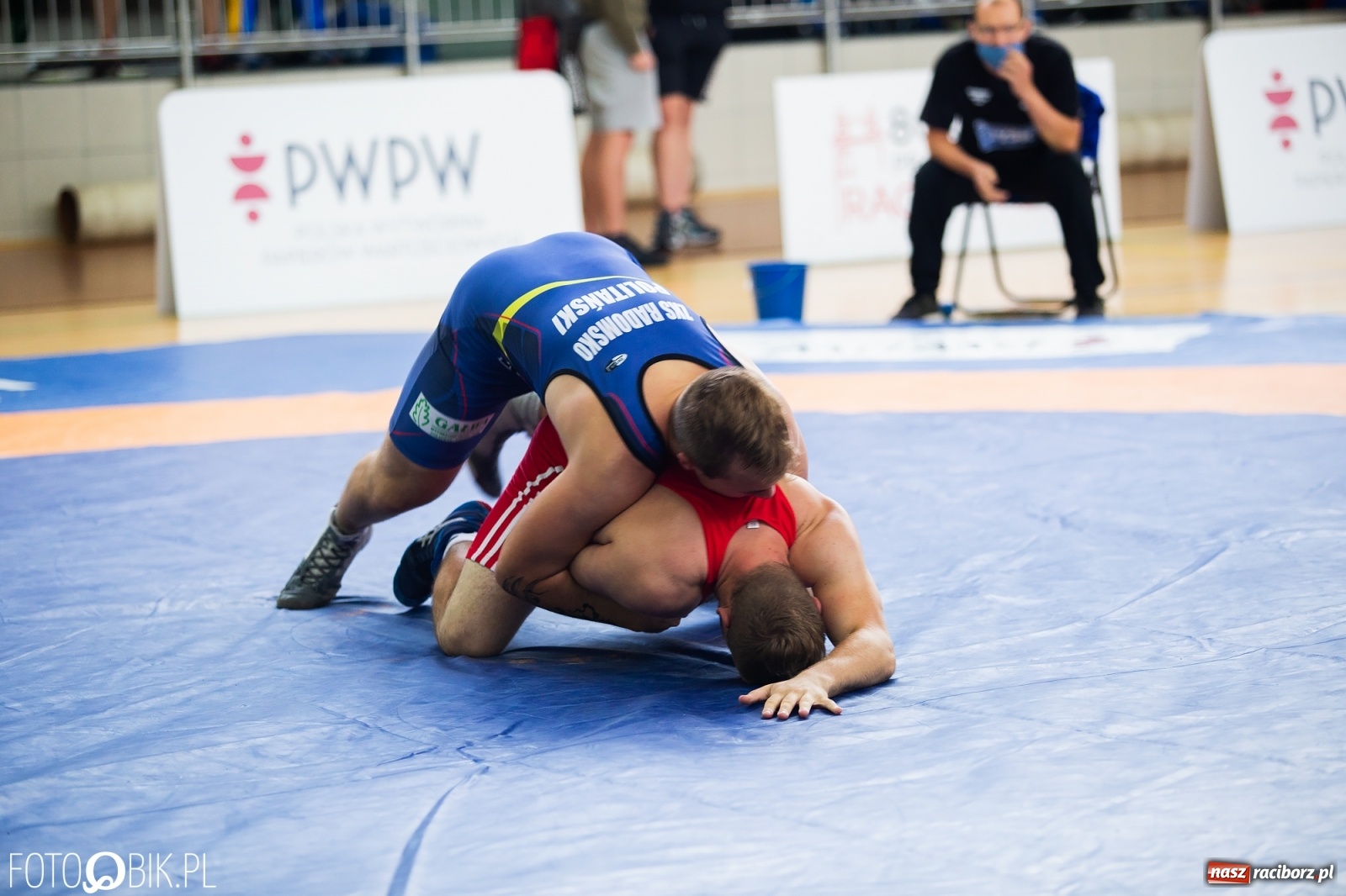 Zdjęcie w galerii na portalu naszraciborz.pl: W Arenie Rafako trwają Mistrzostwa Polski Juniorów w Zapasach  wiadomości z regionu