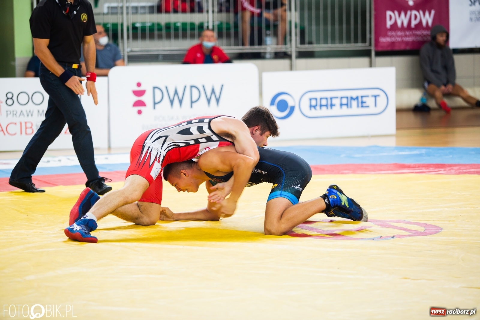 Zdjęcie w galerii na portalu naszraciborz.pl: W Arenie Rafako trwają Mistrzostwa Polski Juniorów w Zapasach  wiadomości z regionu