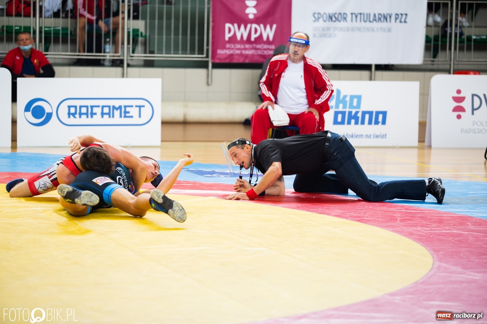 Zdjęcie w galerii na portalu naszraciborz.pl: W Arenie Rafako trwają Mistrzostwa Polski Juniorów w Zapasach  wiadomości z regionu