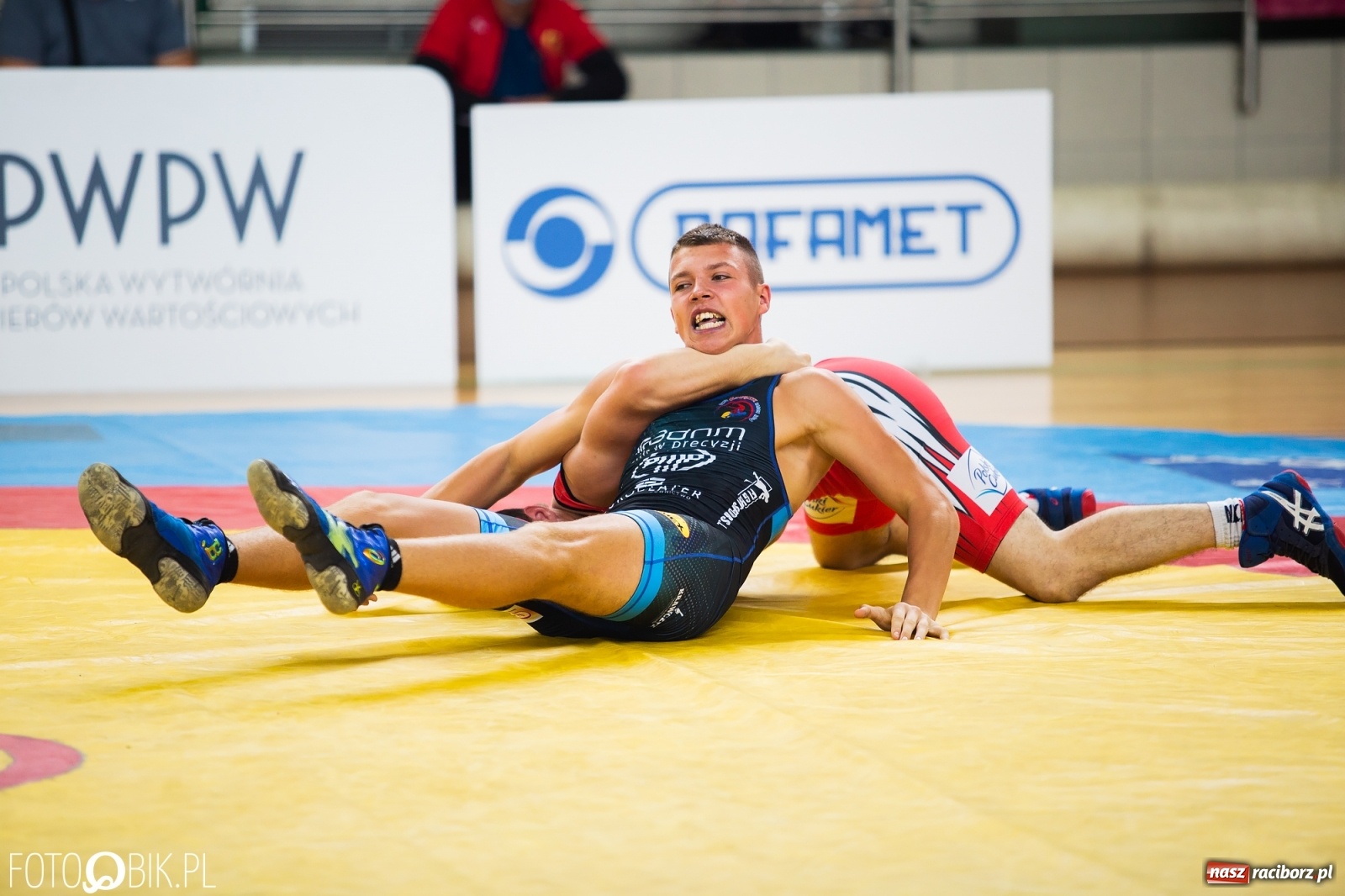 Zdjęcie w galerii na portalu naszraciborz.pl: W Arenie Rafako trwają Mistrzostwa Polski Juniorów w Zapasach  wiadomości z regionu