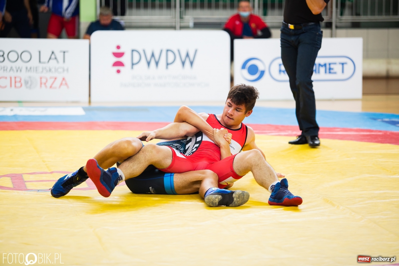Zdjęcie w galerii na portalu naszraciborz.pl: W Arenie Rafako trwają Mistrzostwa Polski Juniorów w Zapasach  wiadomości z regionu