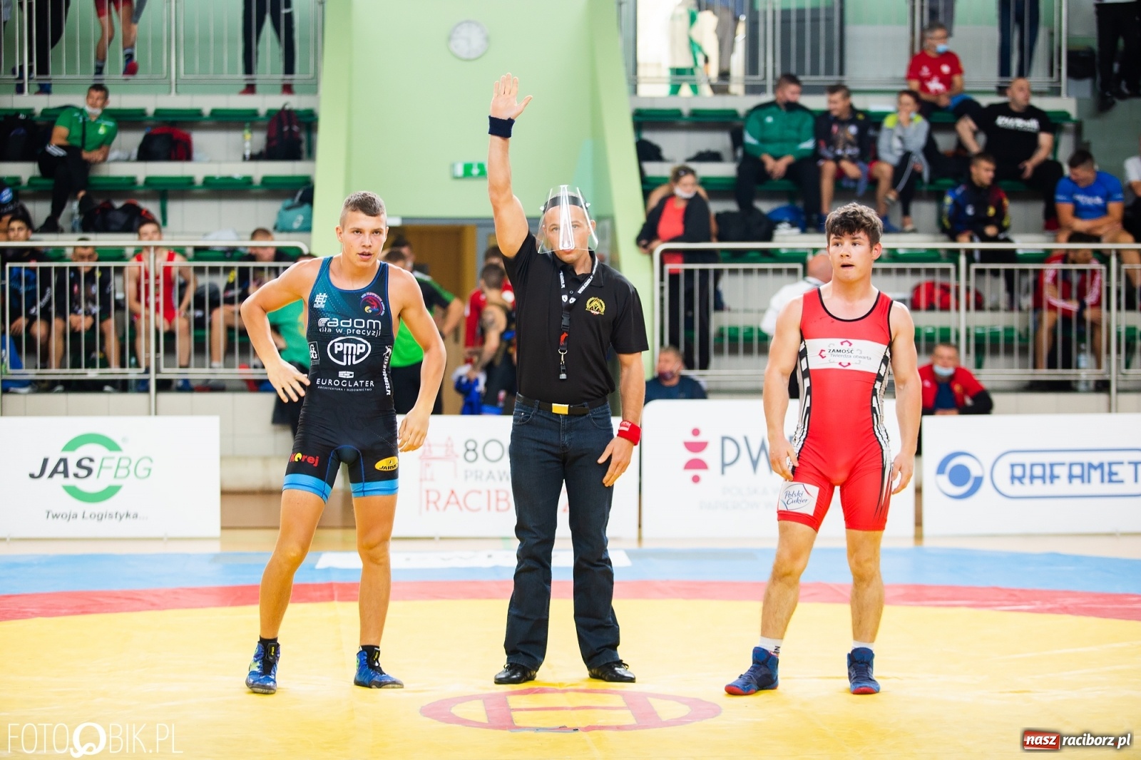 Zdjęcie w galerii na portalu naszraciborz.pl: W Arenie Rafako trwają Mistrzostwa Polski Juniorów w Zapasach  wiadomości z regionu