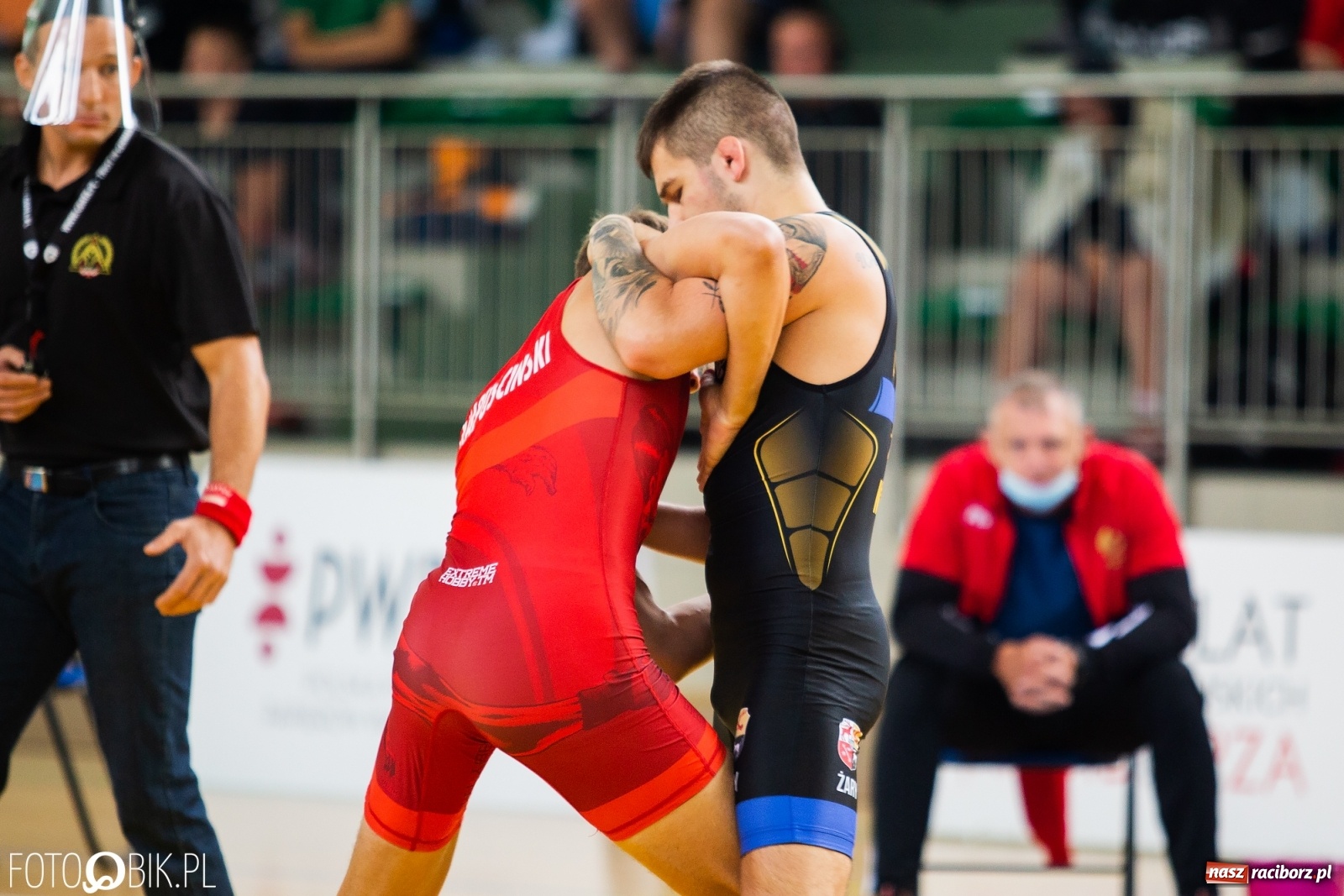 Zdjęcie w galerii na portalu naszraciborz.pl: W Arenie Rafako trwają Mistrzostwa Polski Juniorów w Zapasach  wiadomości z regionu