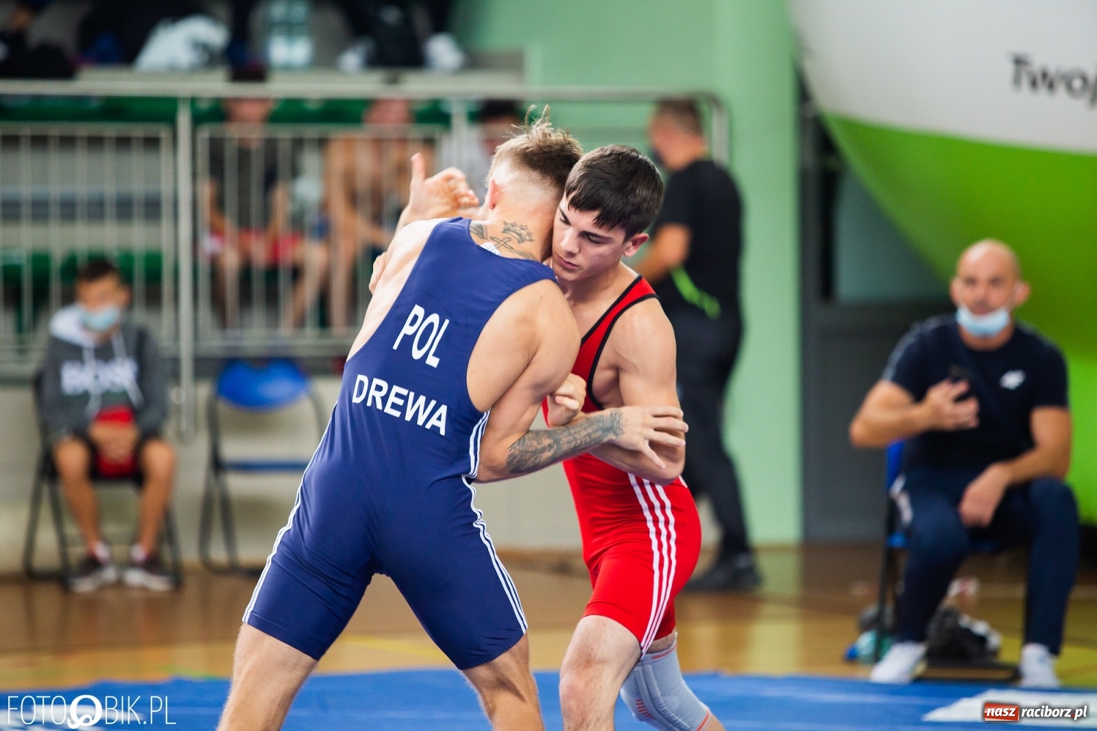 Zdjęcie w galerii na portalu naszraciborz.pl: W Arenie Rafako trwają Mistrzostwa Polski Juniorów w Zapasach  wiadomości z regionu