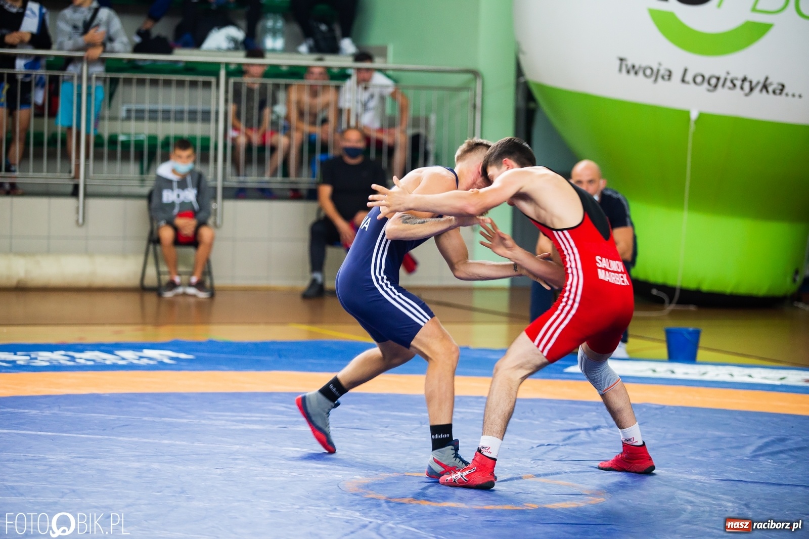 Zdjęcie w galerii na portalu naszraciborz.pl: W Arenie Rafako trwają Mistrzostwa Polski Juniorów w Zapasach  wiadomości z regionu