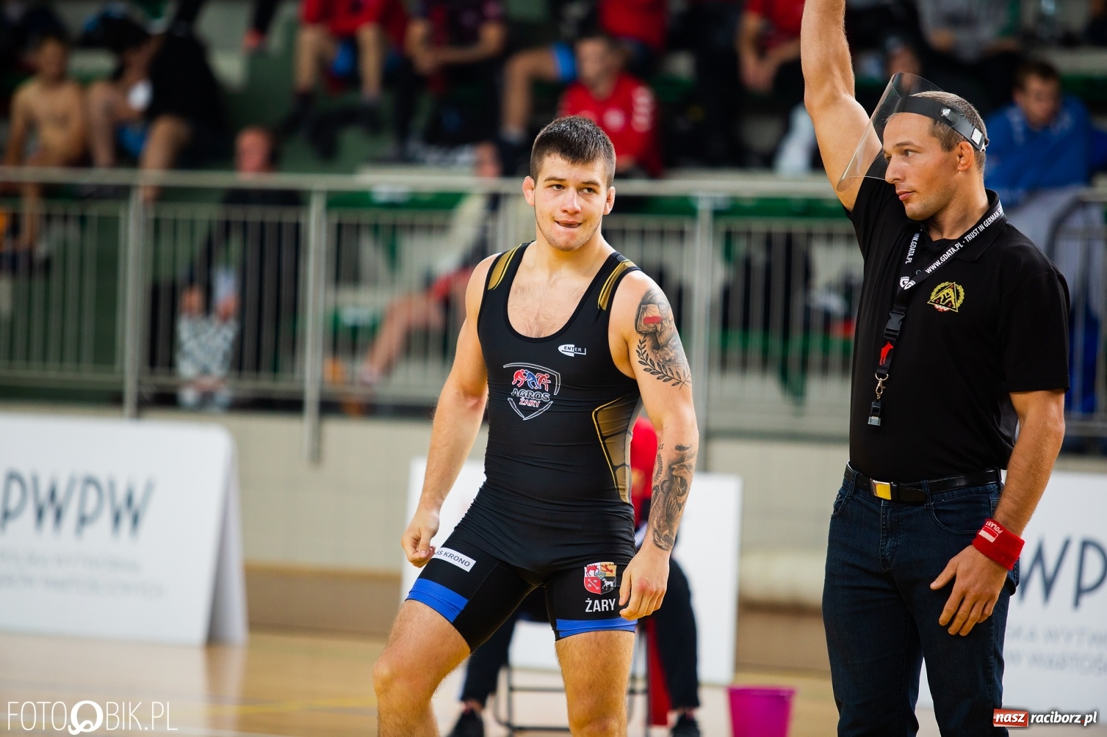 Zdjęcie w galerii na portalu naszraciborz.pl: W Arenie Rafako trwają Mistrzostwa Polski Juniorów w Zapasach  wiadomości z regionu