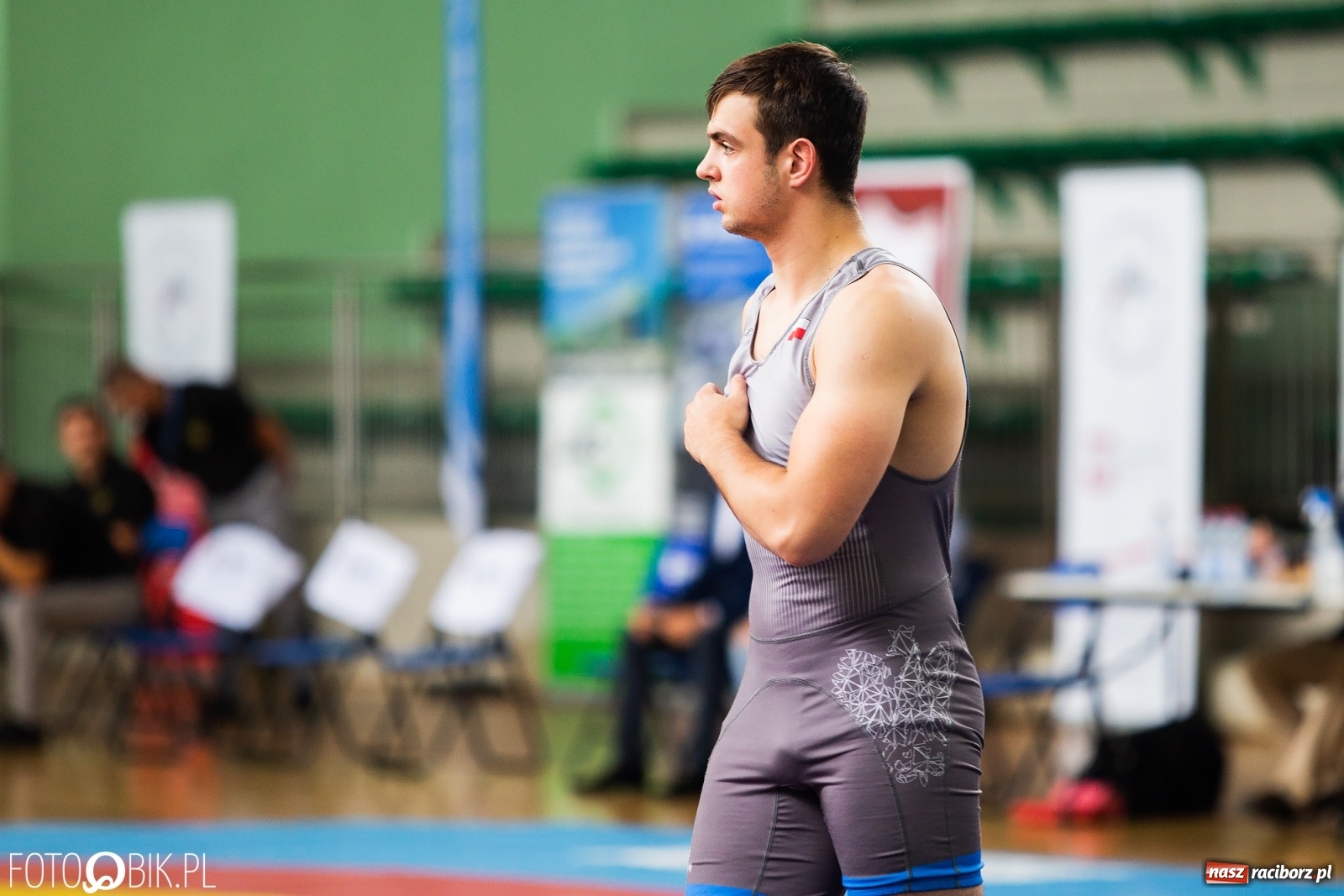 Zdjęcie w galerii na portalu naszraciborz.pl: W Arenie Rafako trwają Mistrzostwa Polski Juniorów w Zapasach  wiadomości z regionu