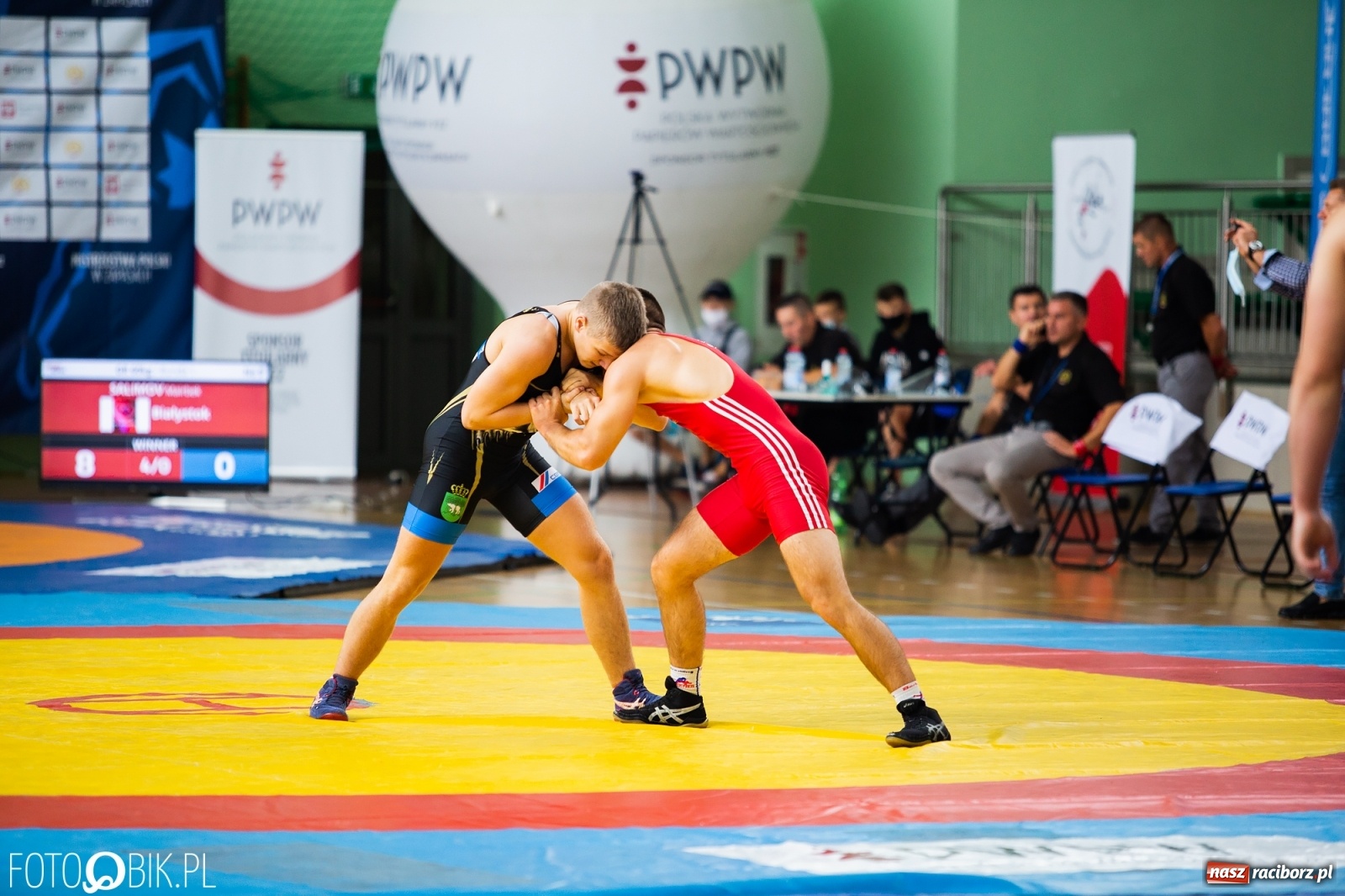 Zdjęcie w galerii na portalu naszraciborz.pl: W Arenie Rafako trwają Mistrzostwa Polski Juniorów w Zapasach  wiadomości z regionu