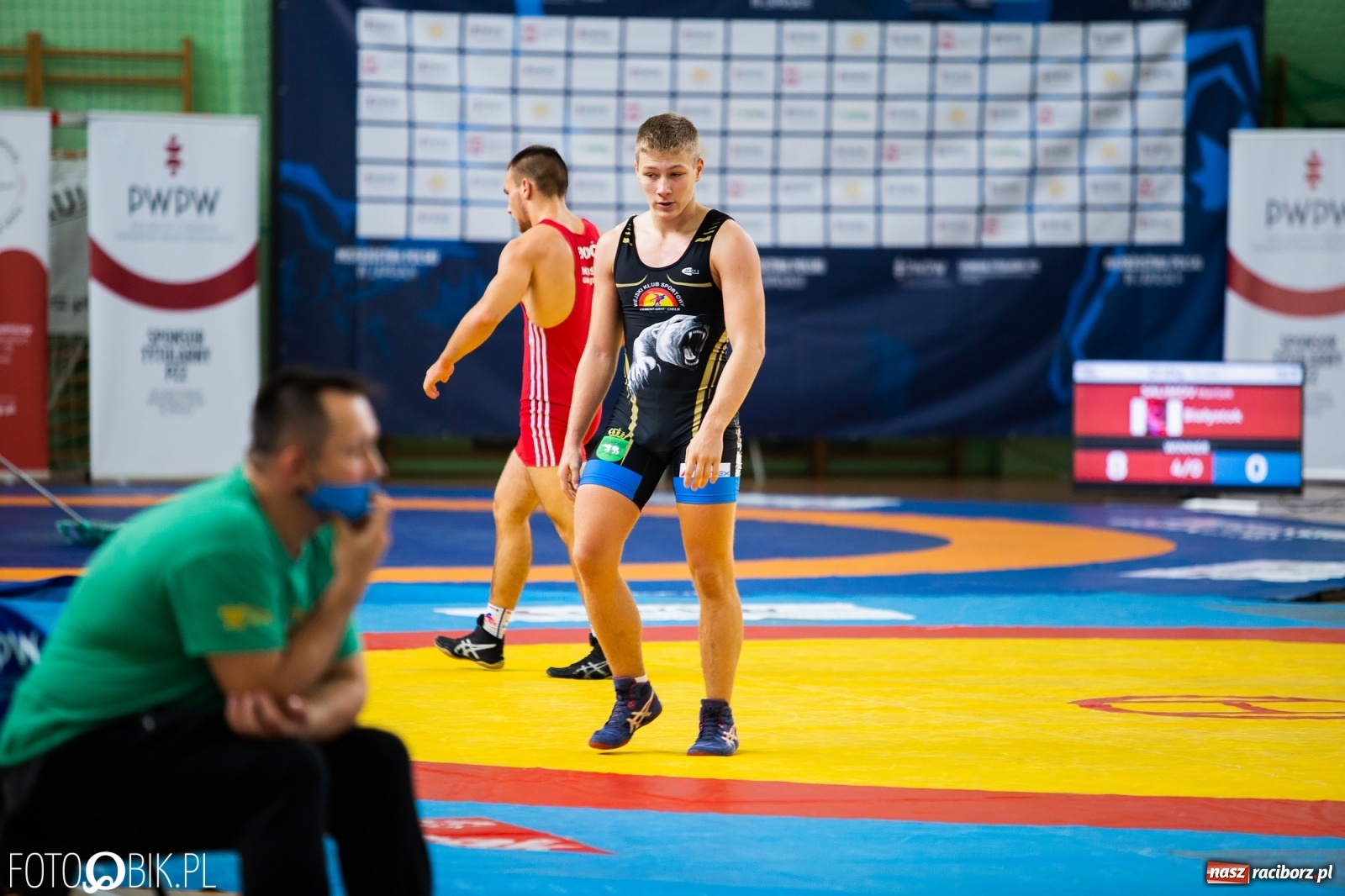 Zdjęcie w galerii na portalu naszraciborz.pl: W Arenie Rafako trwają Mistrzostwa Polski Juniorów w Zapasach  wiadomości z regionu