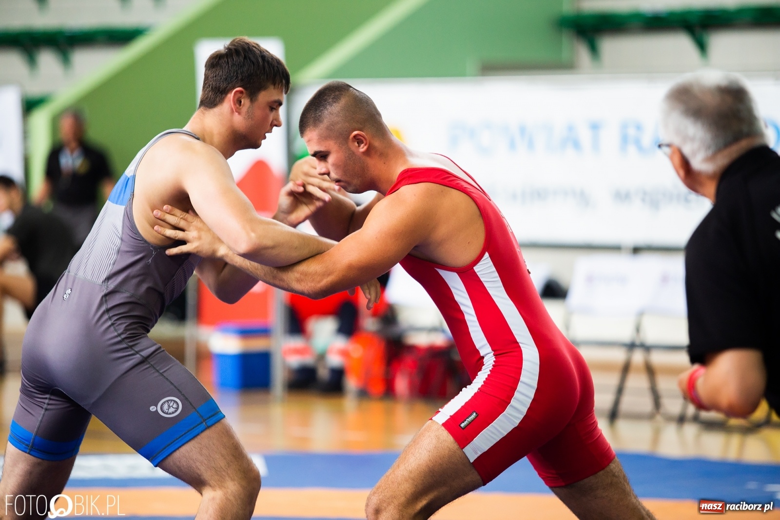 Zdjęcie w galerii na portalu naszraciborz.pl: W Arenie Rafako trwają Mistrzostwa Polski Juniorów w Zapasach  wiadomości z regionu