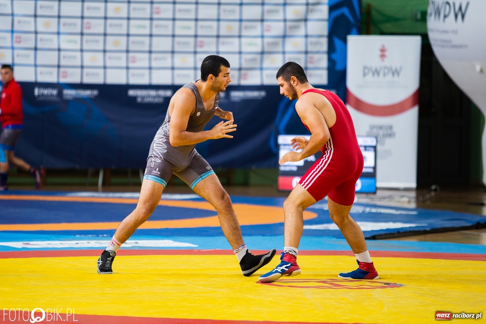 Zdjęcie w galerii na portalu naszraciborz.pl: W Arenie Rafako trwają Mistrzostwa Polski Juniorów w Zapasach  wiadomości z regionu