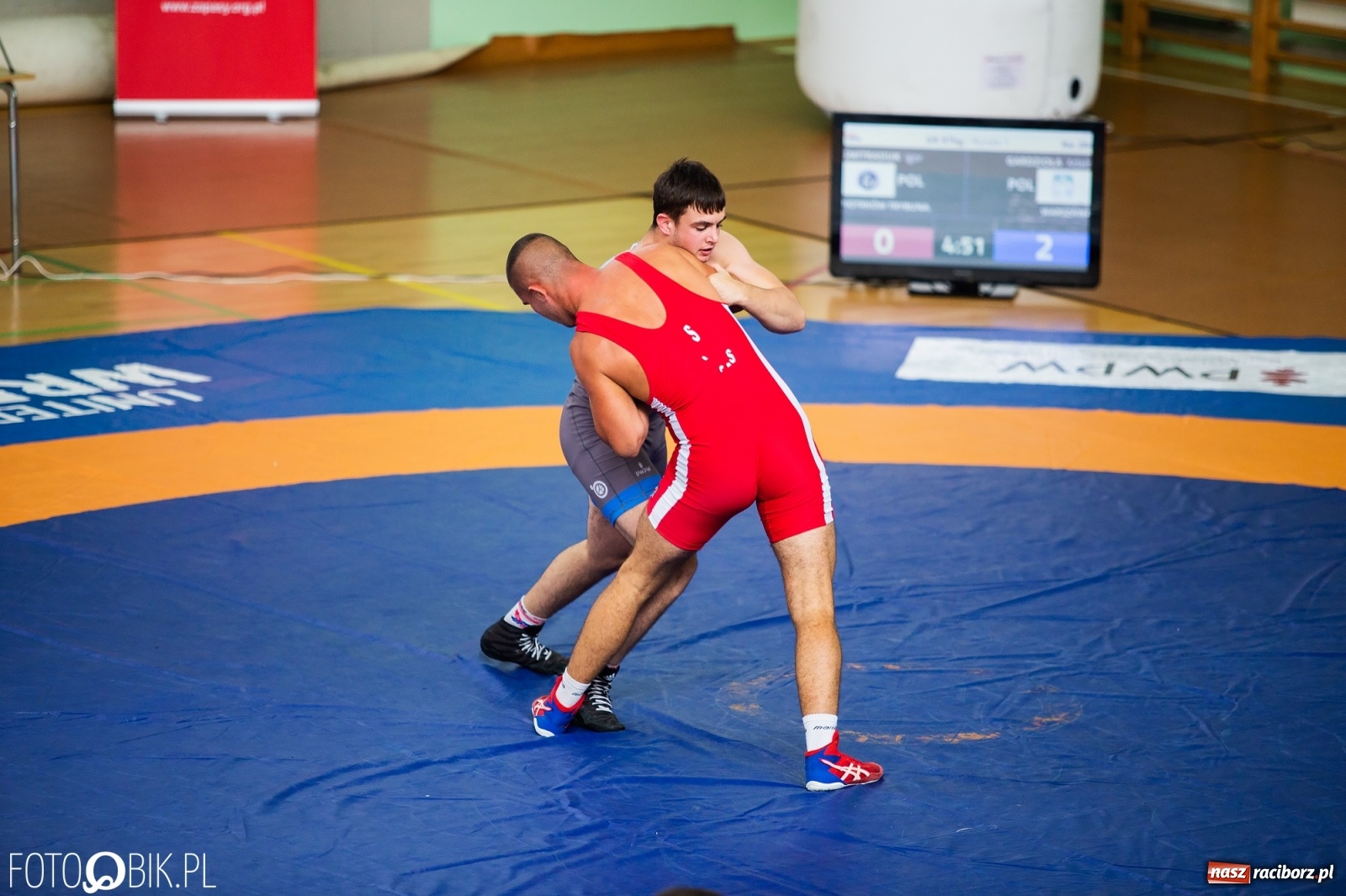 Zdjęcie w galerii na portalu naszraciborz.pl: W Arenie Rafako trwają Mistrzostwa Polski Juniorów w Zapasach  wiadomości z regionu