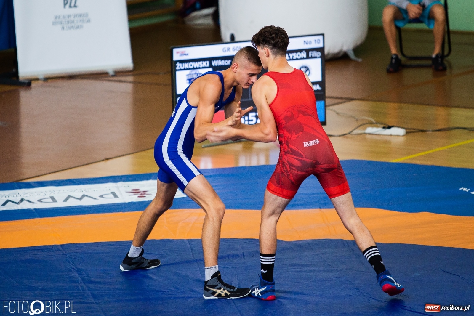 Zdjęcie w galerii na portalu naszraciborz.pl: W Arenie Rafako trwają Mistrzostwa Polski Juniorów w Zapasach  wiadomości z regionu