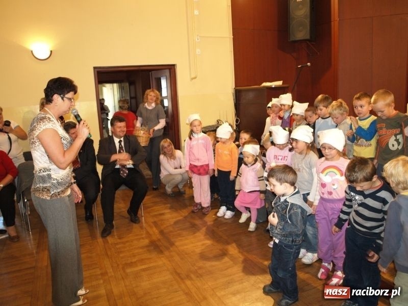 Zdjęcie w galerii na portalu naszraciborz.pl: Kiszenie kapusty w Tworkowie wiadomości z regionu