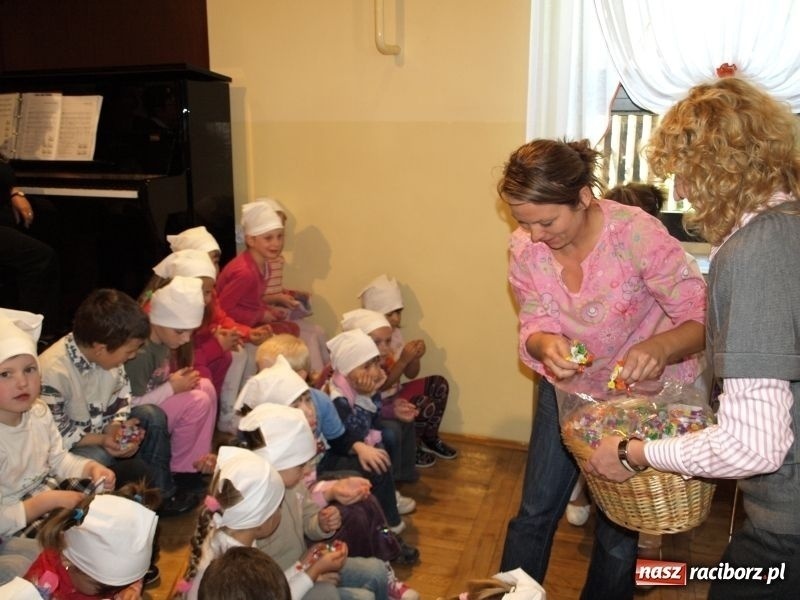 Zdjęcie w galerii na portalu naszraciborz.pl: Kiszenie kapusty w Tworkowie wiadomości z regionu
