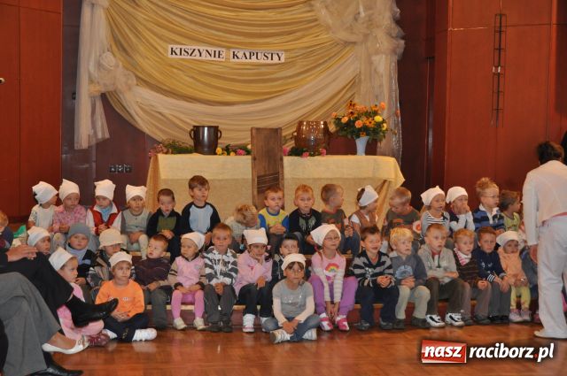 Zdjęcie w galerii na portalu naszraciborz.pl: Kiszenie kapusty w Tworkowie wiadomości z regionu