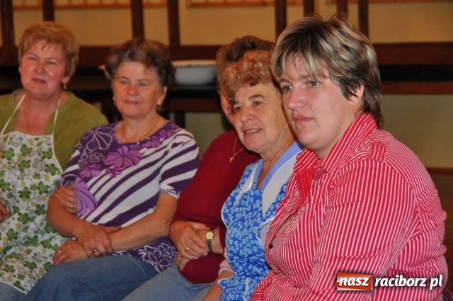 Zdjęcie w galerii na portalu naszraciborz.pl: Kiszenie kapusty w Tworkowie wiadomości z regionu