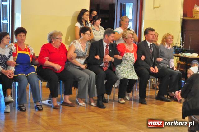 Zdjęcie w galerii na portalu naszraciborz.pl: Kiszenie kapusty w Tworkowie wiadomości z regionu