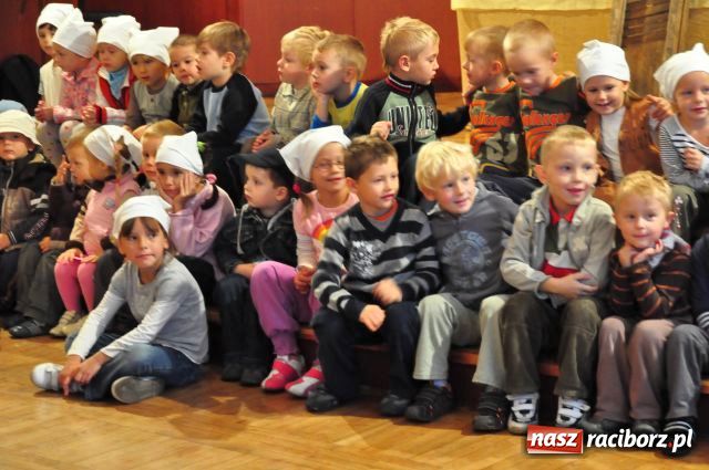 Zdjęcie w galerii na portalu naszraciborz.pl: Kiszenie kapusty w Tworkowie wiadomości z regionu