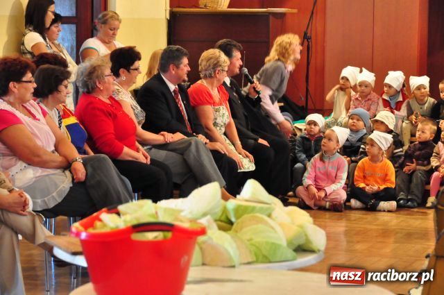 Zdjęcie w galerii na portalu naszraciborz.pl: Kiszenie kapusty w Tworkowie wiadomości z regionu